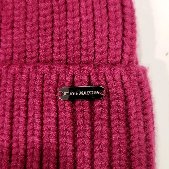 NWT Steve Madden Raspberry Knit Faux Fur Pom-Pom Beanie Hat One Size - Picture 2 of 6